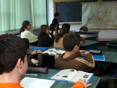 Peste 10.000 de disponibilizați din învățământ 5 | MyTex.ro