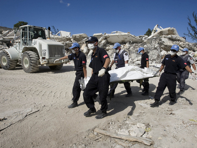Peste 90 de supraviețuitori, scoși de sub dărâmături în Haiti 5 | MyTex.ro
