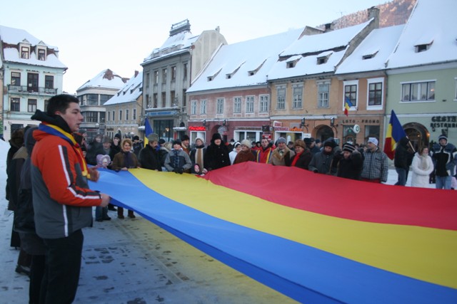 Brașovenii au... încins Hora Unirii și pe ger 13 | MyTex.ro