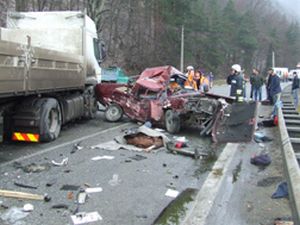 Un TIR a curmat viața a trei oameni 5 | MyTex.ro