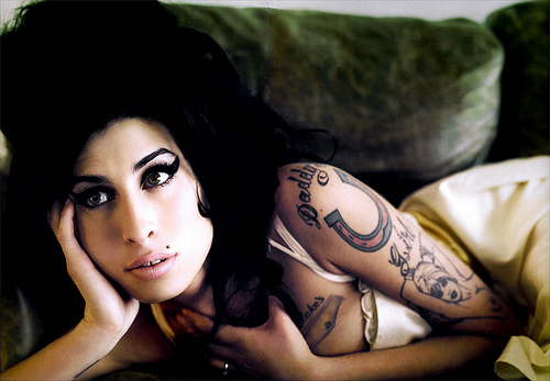 Amy Winehouse a renunțat la cele 11 pisici ale sale 5 | MyTex.ro