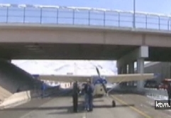 Un avion a aterizat pe autostradă 5 | MyTex.ro