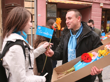 Flori și mărțișoare de la tinerii politicieni 5 | MyTex.ro
