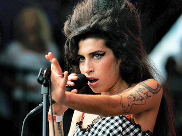 Amy Winehouse, atrasă de scientologie 5 | MyTex.ro
