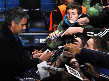 LOVITURÃ. Pe „Stamford Bridge”, Inter Milano s-a calificat în sferturile Ligii Campionilor - Jose Mourinho, între bucurie și tristețe 7 | MyTex.ro
