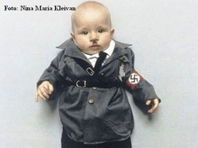 Bebelușul dictator: O daneză și-a deghizat fetița în Hitler 5 | MyTex.ro