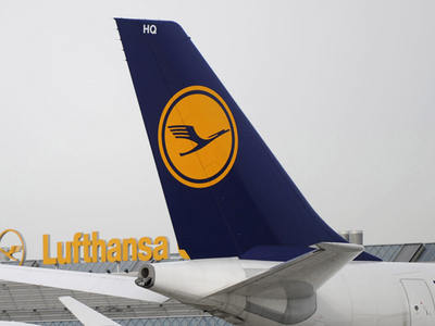 Pasagerii unui avion s-au îmbolnăvit brusc 5 | MyTex.ro