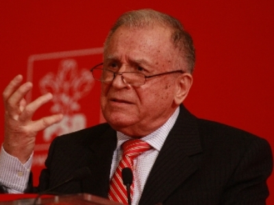 Iliescu și Roman, reclamați pentru "trădare de țară" 5 | MyTex.ro