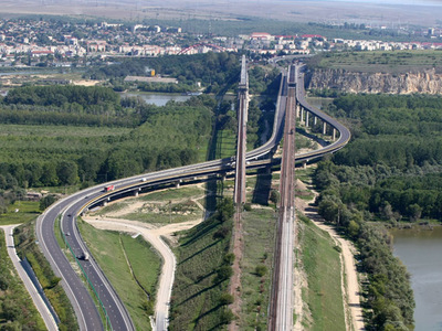 Un TIR a căzut de pe podul de la Cernavodă 5 | MyTex.ro
