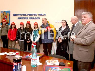 Prefectul Ion Gonțea, „tată” pentru 50 de copii orfani 5 | MyTex.ro