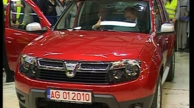 Băsescu și-a luat Duster roșu, pe banii soției 5 | MyTex.ro