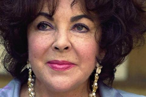 Liz Taylor, gata de a noua nuntă 5 | MyTex.ro
