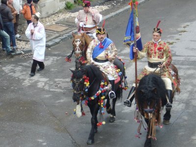 Brașov. Străzile Centrului istoric sunt închise pentru defilarea Junilor 5 | MyTex.ro