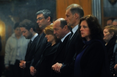 Băsescu a participat la slujba de comemorare de la Catedrala Sfântul Iosif 5 | MyTex.ro