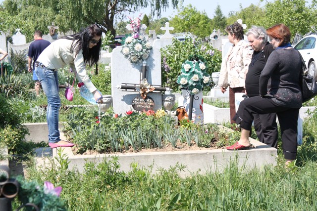 Astăzi se sărbătorește Paștele Blajinilor, care deschide Săptămâna Neagră 9 article_252421_2.jpg