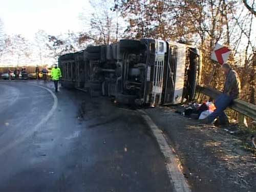 O cisternă încărcată cu motorină s-a răsturnat pe DN 73 5 | MyTex.ro
