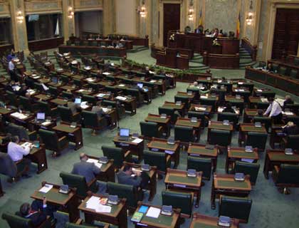 Senatorii reiau azi dezbaterile pe Legea pensiilor 5 | MyTex.ro