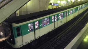 O femeie a fost aruncată în fața metroului 5 | MyTex.ro