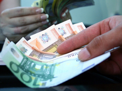 Director de bancă, acuzat pentru plasare de valută falsă 5 | MyTex.ro