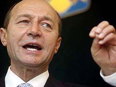 Soții Băsescu - nașii fiului Prințului Paul și Prințesei Lia 5 | MyTex.ro