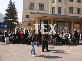 DISPERARE: Peste 1.500 de șomeri brașoveni și-au căutat un loc de muncă la Bursa de ieri 5 | MyTex.ro