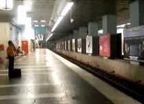 O femeie s-a aruncat în fața metroului 5 | MyTex.ro
