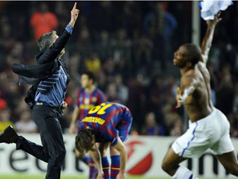 SCHIMBARE DE 180 DE GRADE. Jurnaliștii din „Cizmă” sunt la picioarele lui Jose Mourinho - „Colonelul Kilgore” a adulmecat napalmul pe „Nou Camp” 9 article_253913_2.jpg