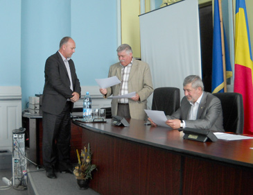 RECUNOAȘTERE. Pentru preocupările de a accesa fonduri europene, / Prefectura a acordat premii celor care au contribuit la dezvoltarea județului 5 | MyTex.ro