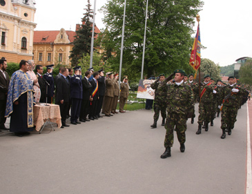 Tripla sărbătoare din 9 Mai a fost celebrată ieri în Piața Tricolorului 5 | MyTex.ro
