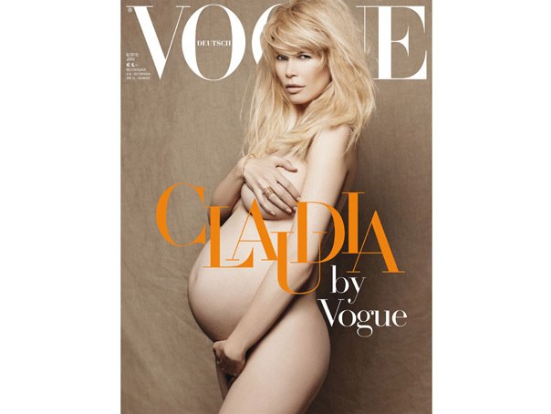 Caudia Schiffer, goală în Vogue 5 | MyTex.ro