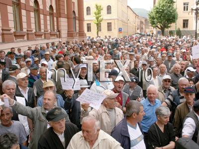 PROTESTE: Pensionarii au ieșit în stradă 5 | MyTex.ro
