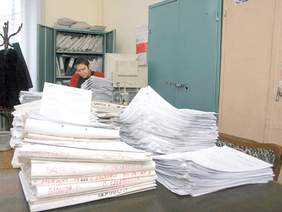 În 2009, bugetarii au primit bonusuri de peste un miliard de lei 5 | MyTex.ro