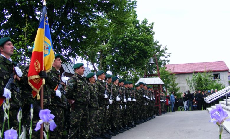 Brașov. Circa 200 de oameni la funeraliile militarului ucis în Afganistan 13 | MyTex.ro
