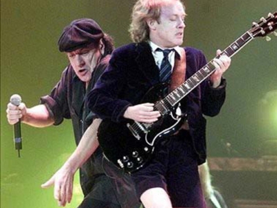 Zece persoane au leșinat în timpul concertului AC/DC 5 | MyTex.ro