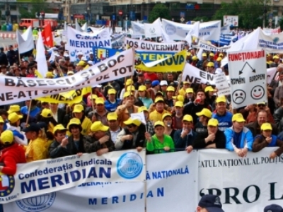 Manifestanți transportați la spital! 5 | MyTex.ro