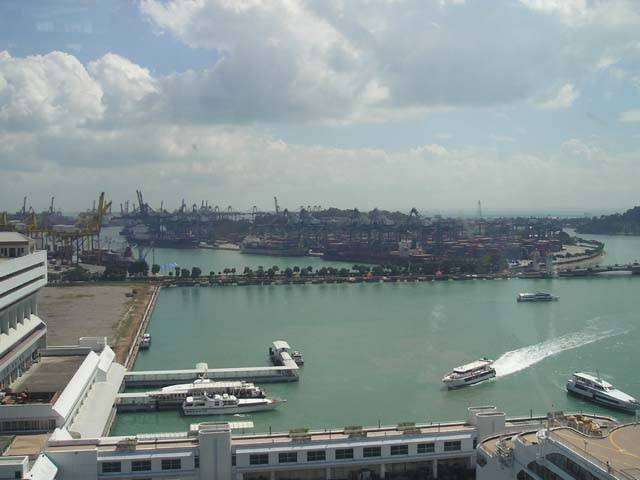 Mii de tone de petrol, scurse în strâmtoarea Singapore 6 article_256058_1.jpg