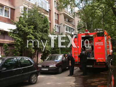 Incendiu cauzat de o candelă 5 | MyTex.ro