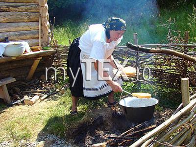 Tradiții maramureșene la Târgul Slow-Food din Piața Sfatului 7 | MyTex.ro