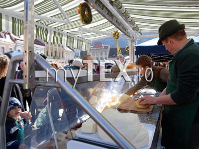 Tradiții maramureșene la Târgul Slow-Food din Piața Sfatului 9 article_256300_2.jpg