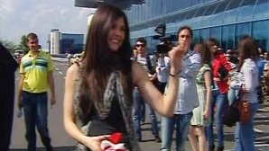 Paula Seling, întâmpinată de fani la Otopeni 5 | MyTex.ro