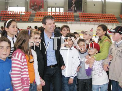 Primarul, viceprimarii și consilierii locali n-au uitat de Ziua Copilului 5 | MyTex.ro