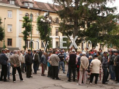 Pensionarii și mămicile au protestat din nou ilegal 5 | MyTex.ro