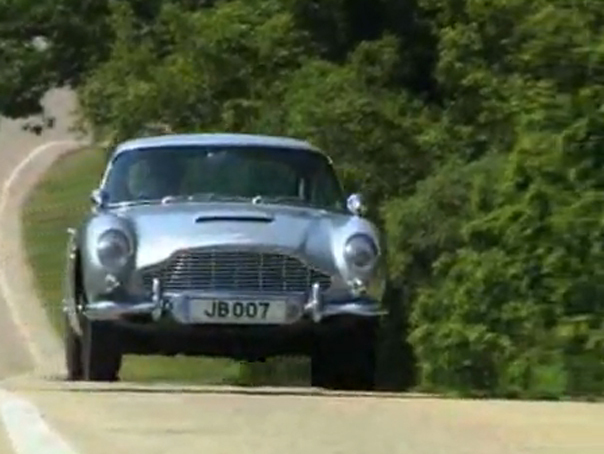 Automobilul lui James Bond, scos la licitație 5 | MyTex.ro