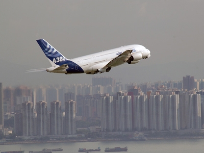 Aterizare forțată a unui avion care transporta jurnaliști la CM 5 | MyTex.ro