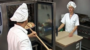 Catering în curtea bisericii 5 | MyTex.ro
