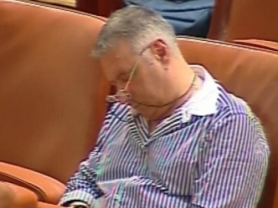 Mădălin Voicu a adormit la moțiune 5 | MyTex.ro