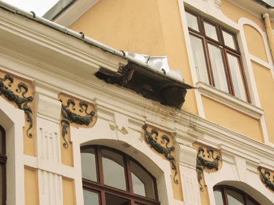 Clădirea Prefecturii stă să cadă 5 | MyTex.ro