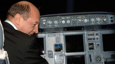 Băsescu zboară economic 5 | MyTex.ro