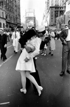 Infirmiera din celebra fotografie „Sărut în Times Square“ a murit 5 | MyTex.ro