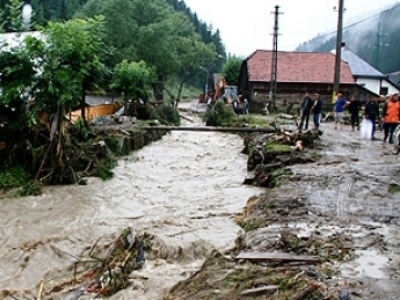 Moldova: 10.000 de oameni evacuați din calea apelor 5 | MyTex.ro